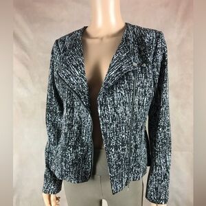 Elegant Monochrome Women's Blazer